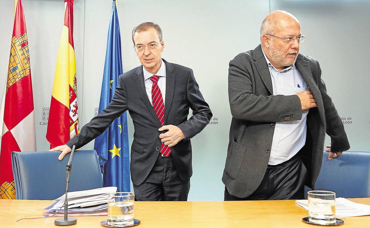 Germán Barrios y Francisco Igea, antes de una rueda de prensa del Consejo de Gobierno.