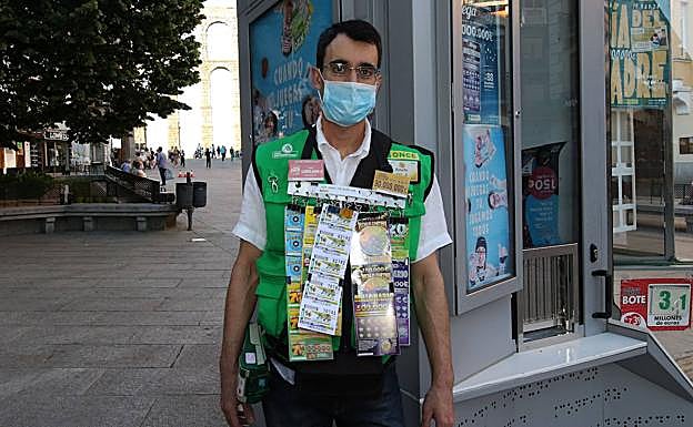 Los vendedores de la ONCE regresan el 15 de junio: «Es difícil manejarse; si ya ves poco, con la mascarilla menos»