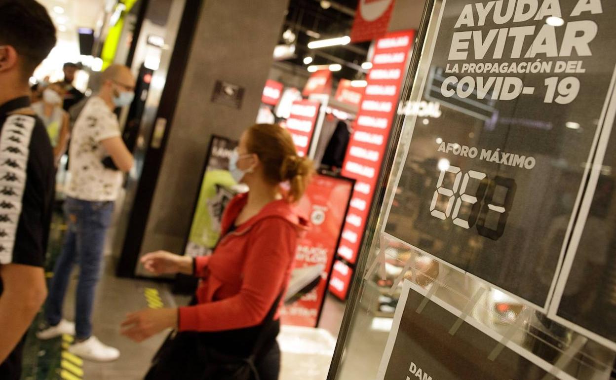 Coronavirus en Castilla y León: Las ventas del comercio minorista cayeron un 30% en abril