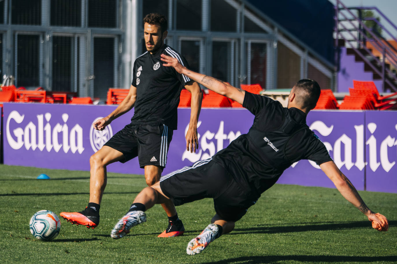 Fotos: La primera plantilla del Real Valladolid continúa trabajando a buen ritmo