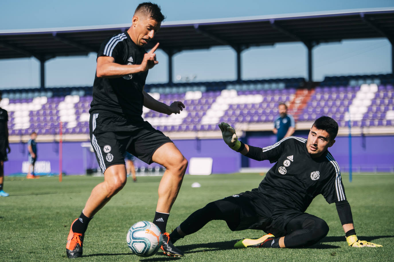 Fotos: La primera plantilla del Real Valladolid continúa trabajando a buen ritmo