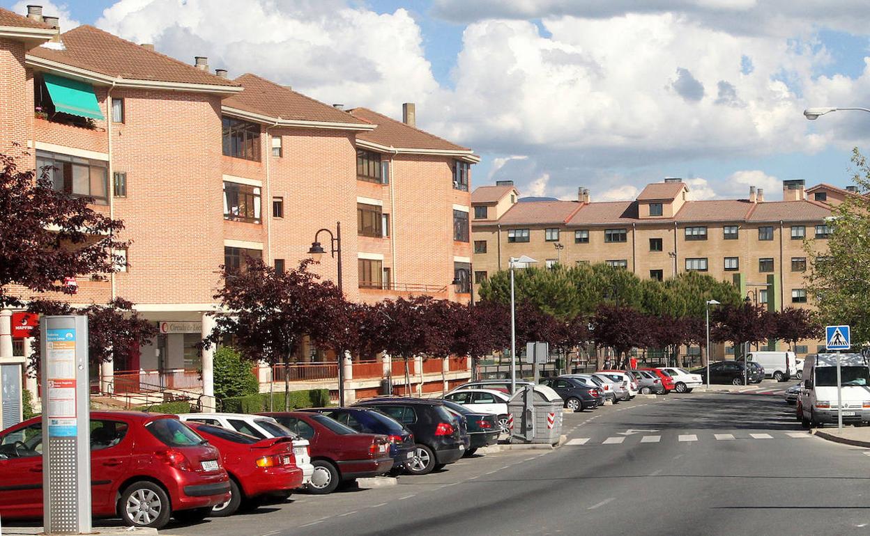 Parte de la avenida Vicente Aleixandre, en el barrio de Nueva Segovia de la capital. 