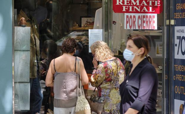 Trabajadores afectados por cerca de 200 ERTE en Valladolid, aún pendientes de su tramitación para cobrar