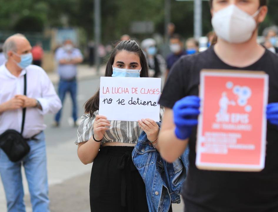 Fotos: Sanitarios de Salamanca se concentran en apoyo a la sanidad pública