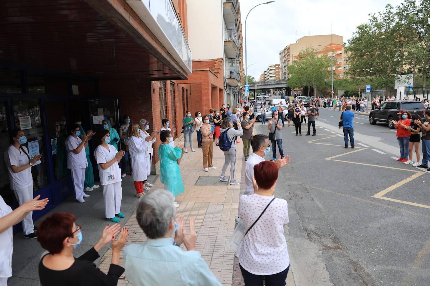 Fotos: Sanitarios de Salamanca se concentran en apoyo a la sanidad pública