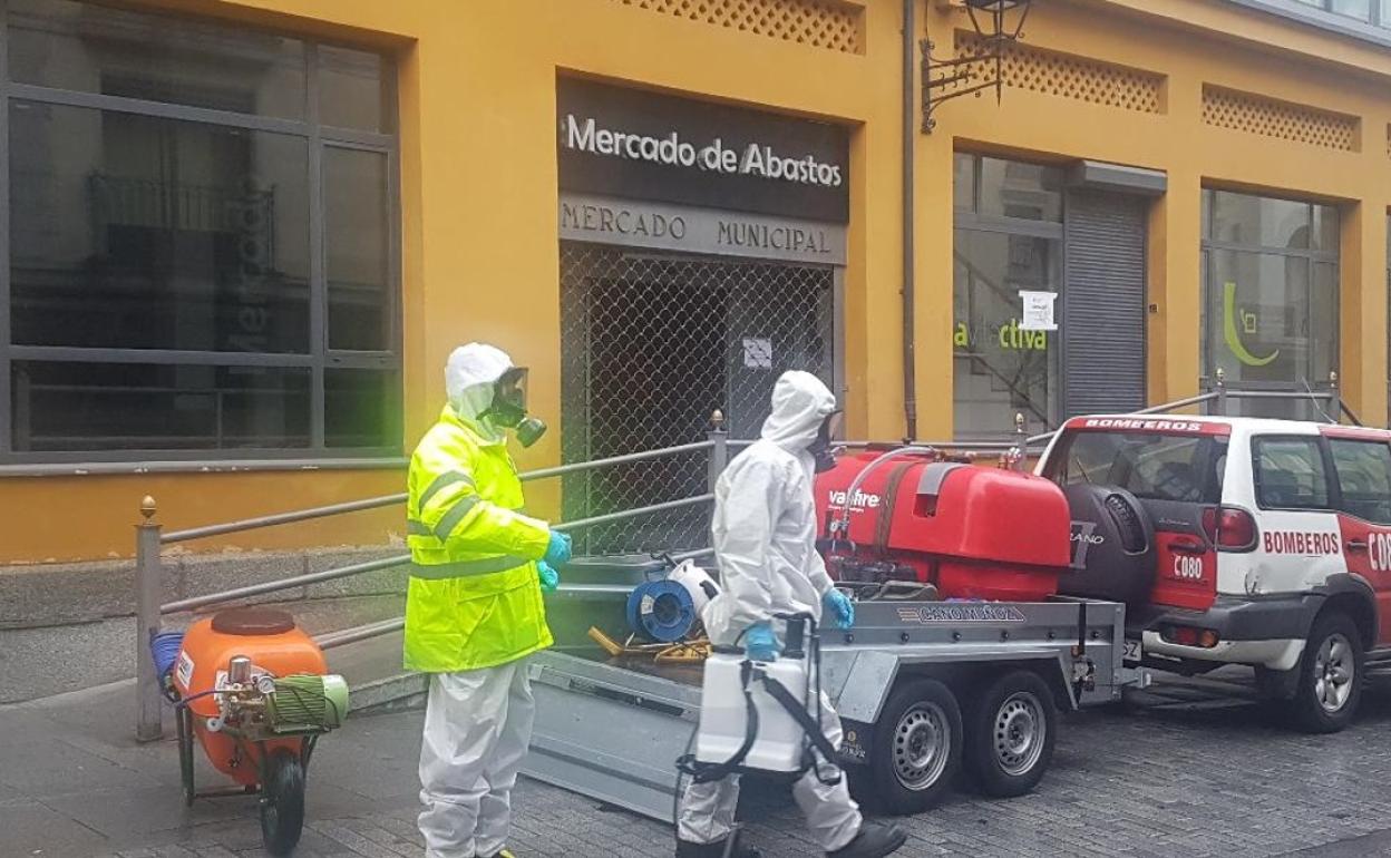 Los bomberos de Ávila realizaron más de 230 actuaciones de desinfección durante el estado de alarma