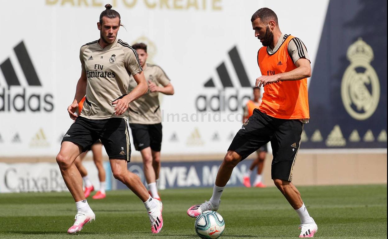 Benzema, en una acción del partidillo de este martes. 