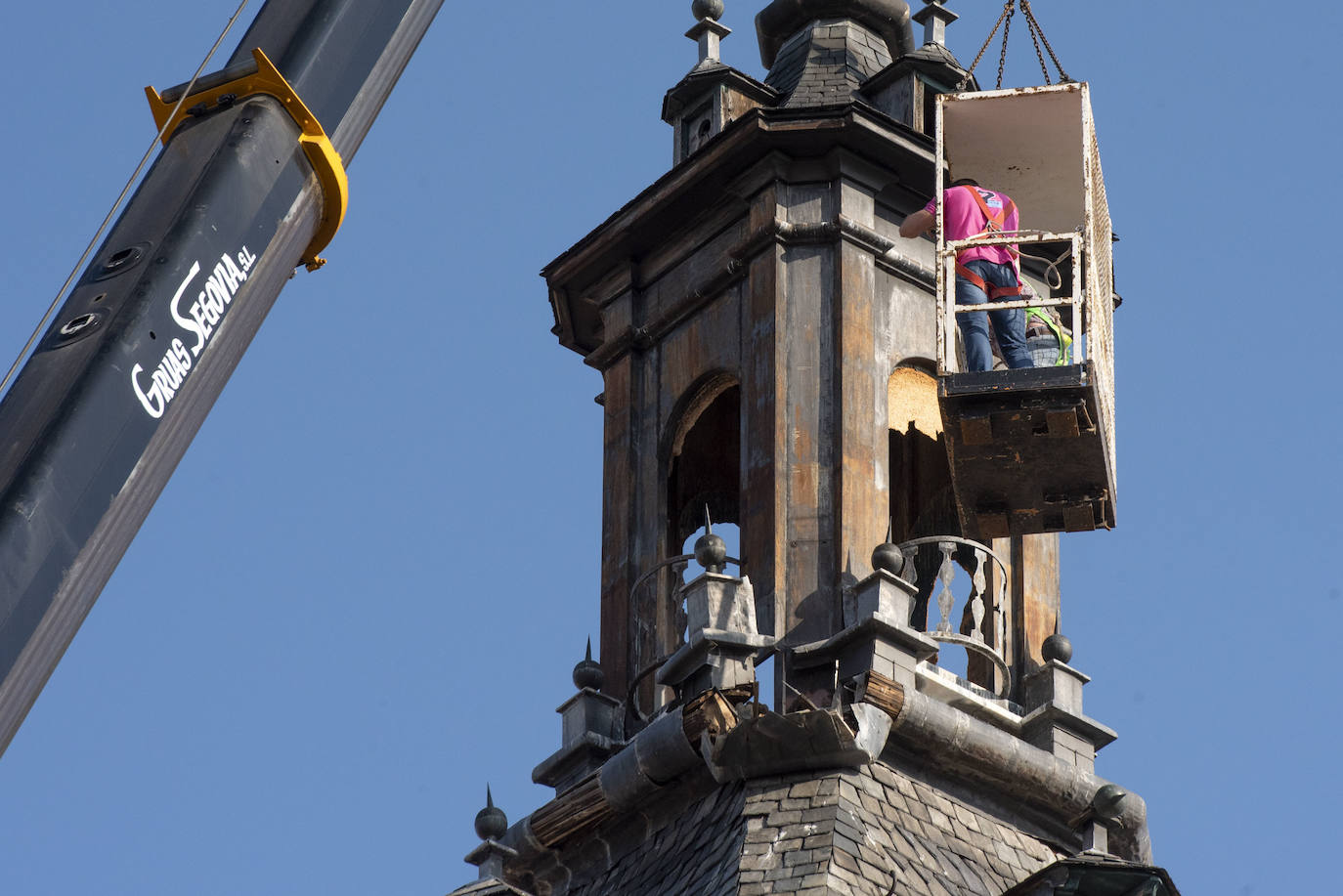 Numerosos daños en el exterior de la torre de San Martín. 