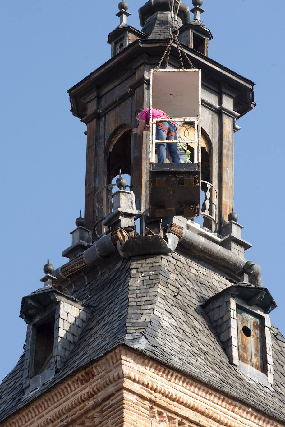 Numerosos daños en el exterior de la torre de San Martín. 