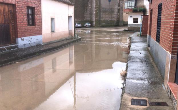 Una tormenta inunda las calles de Villalbarba