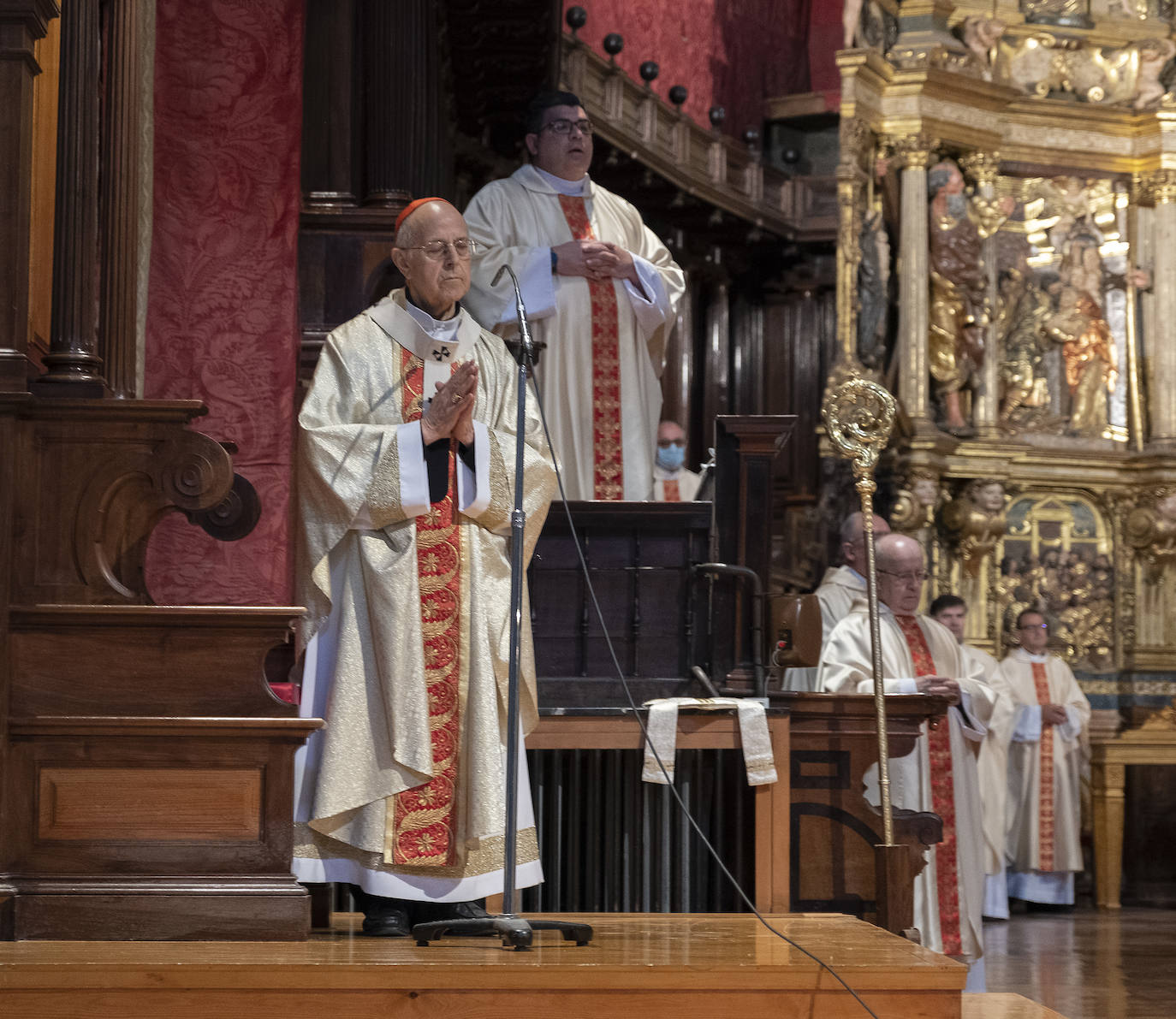 El cardenal arzobispo de Valladolid Ricardo Blázquez presidió el homenaje por los religiosos de la diócesis a quienes no pudieron acompañar durante el sepelio