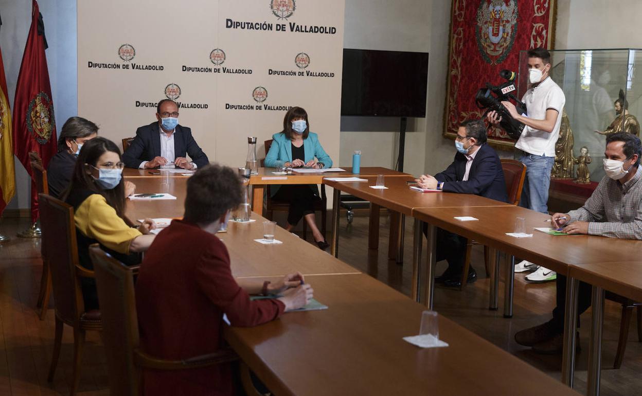 Los portavoces de los grupos, en el acuerdo sobre el Plan de Choque. 