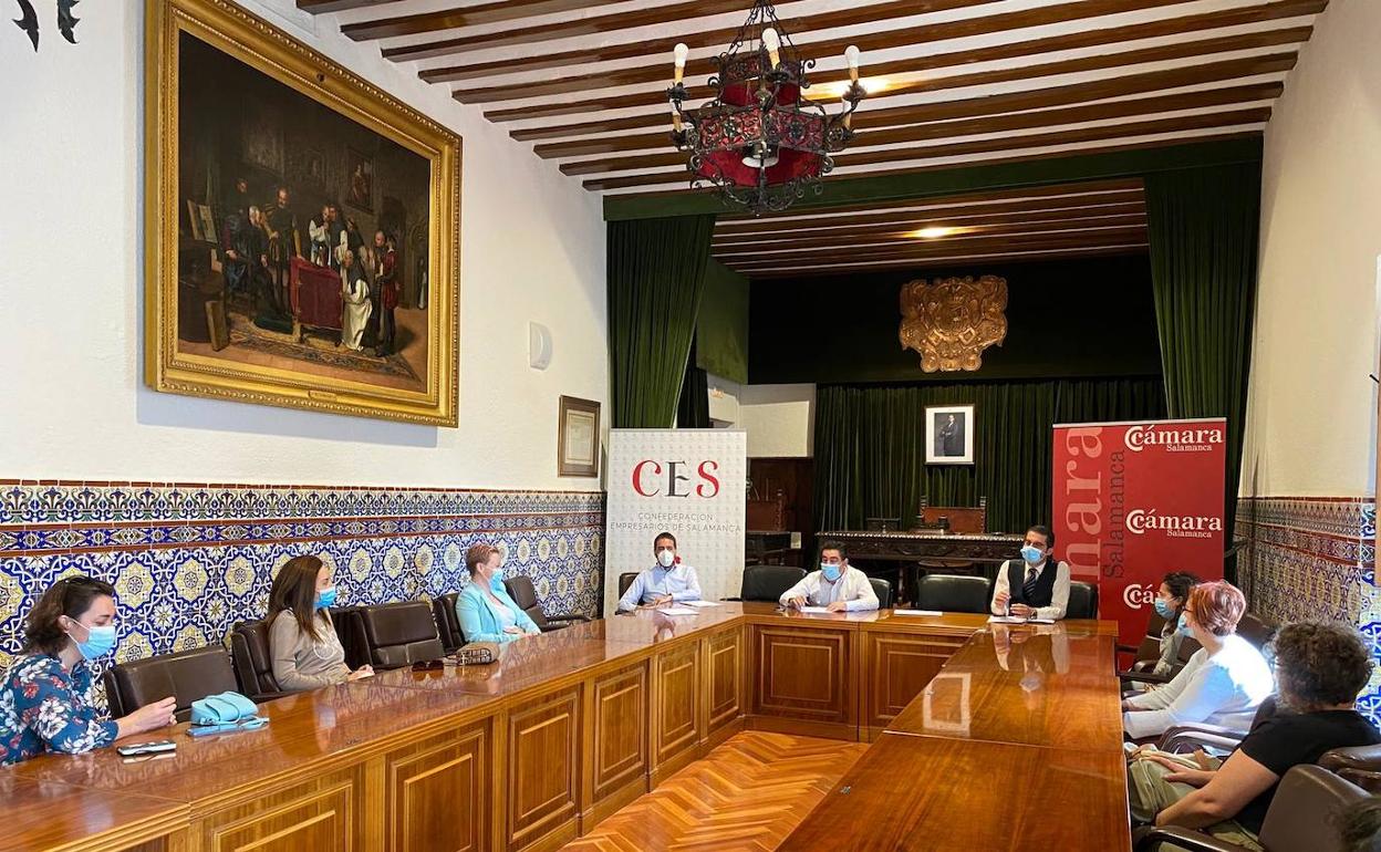 Imagen de la reunión en la Cámara de Comercio. 