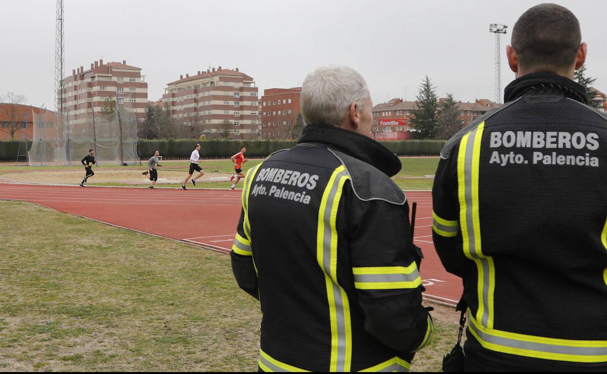 Pruebas físicas a los bomberos realizadas en el Campo de la Juventud en febrero de este año