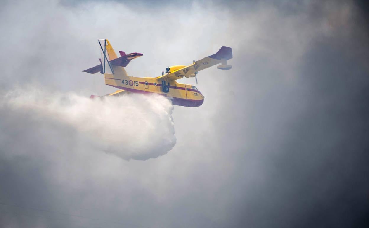 La Base Aérea de Matacán recibe los aviones destinados a la campaña de lucha contra incendios