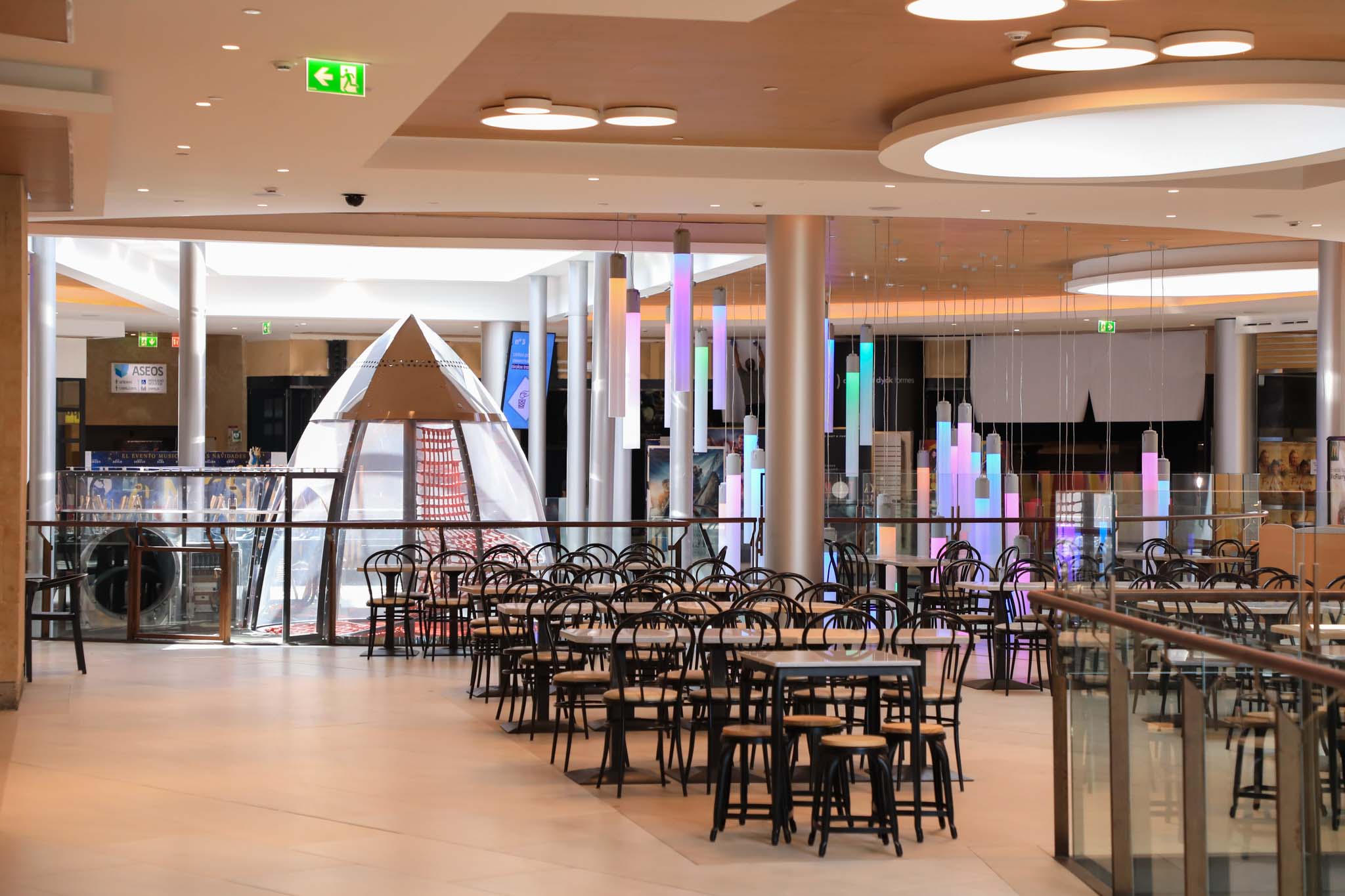 Fotos: Preparativos para reabrir el centro comercial El Tormes, en Salamanca
