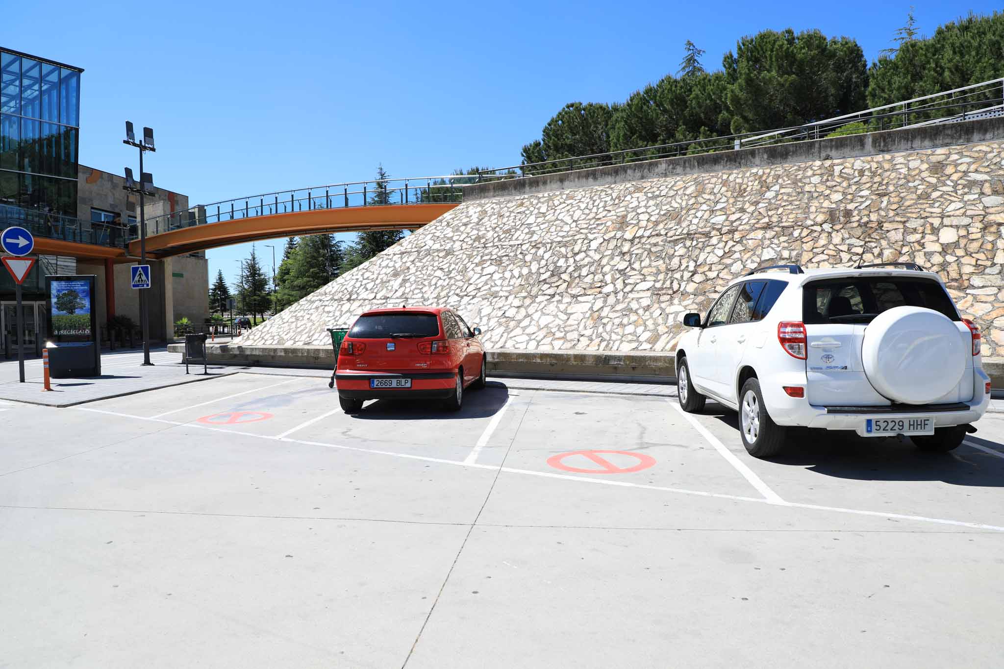 Fotos: Preparativos para reabrir el centro comercial El Tormes, en Salamanca
