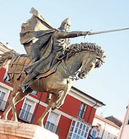 Imagen secundaria 2 - Arriba, iglesia de San Lesmes y monasterio de San Juan; muralla y a la derecha, la estatua del Cid Campeador.