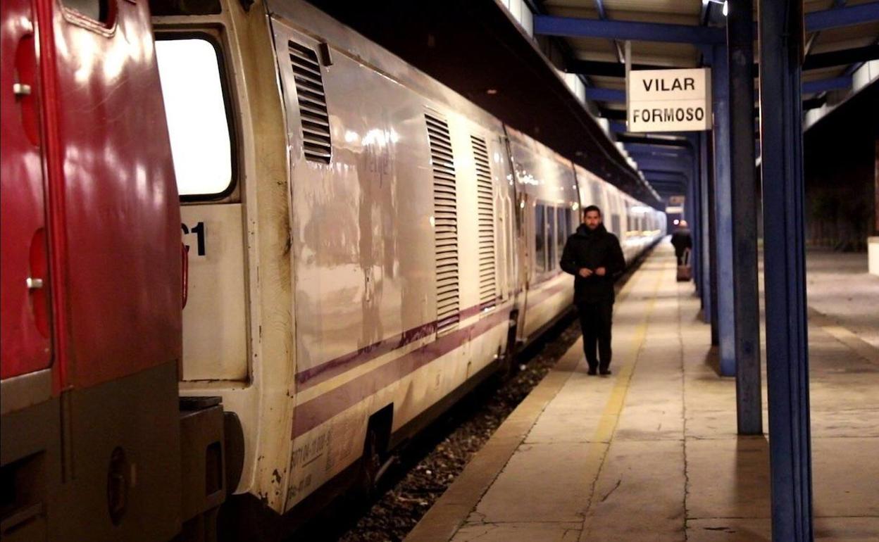 El tren Lusitania, en la estación de Vilar Formoso.