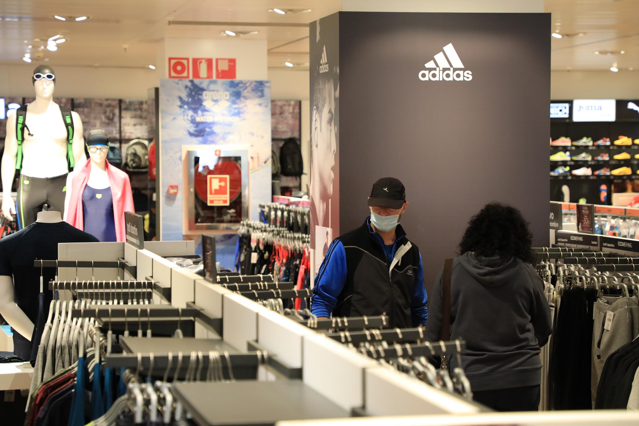 Fotos: Reapertura de El Corte Inglés de Salamanca en la fase 2 de la desescalad