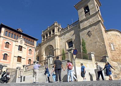 Imagen secundaria 1 - El centro se encuentra ubicado en la antigua iglesia de San Millán. La información está en español e inglés, y adaptada para adultos y para niños.
