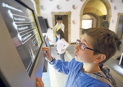 Imagen secundaria 1 - El recorrido se apoya en recreaciones virtuales, infografías y otro tipo de elementos audiovisuales que muestran cerca de 140 edificios y espacios representativos