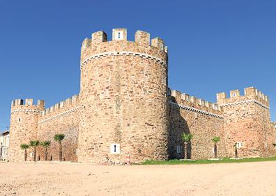 Imagen secundaria 1 - Castillo de Alija del Infantado e iglesia de San Verísimo.