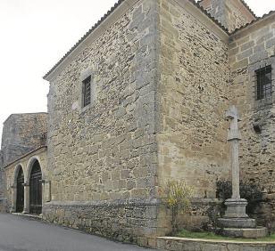 Imagen secundaria 1 - Arriba, Fuente de los Caños; en el espacio inferior Iglesia de Nuestra Señora de la Asunción y su espadaña.