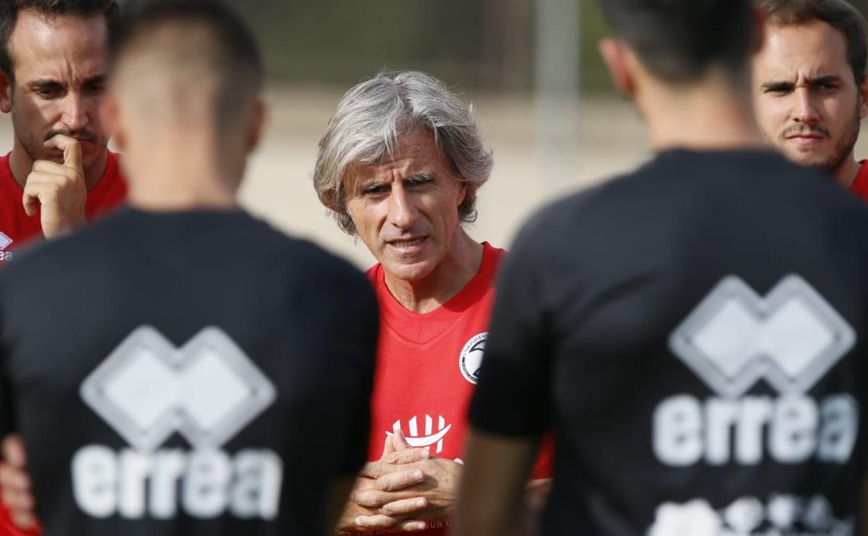 Roberto Aguirre, durante un entrenamiento en su etapa en Unionistas de Salamanca. 