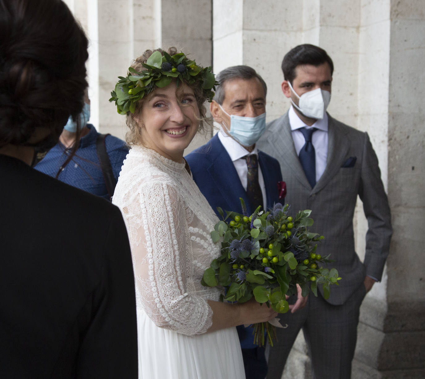 La pareja ha contraído matrimonio este viernes en el Ayuntamiento de Valladolid | La familia de la novia tuvo que seguir la ceremonia desde Holanda a través del teléfono móvil