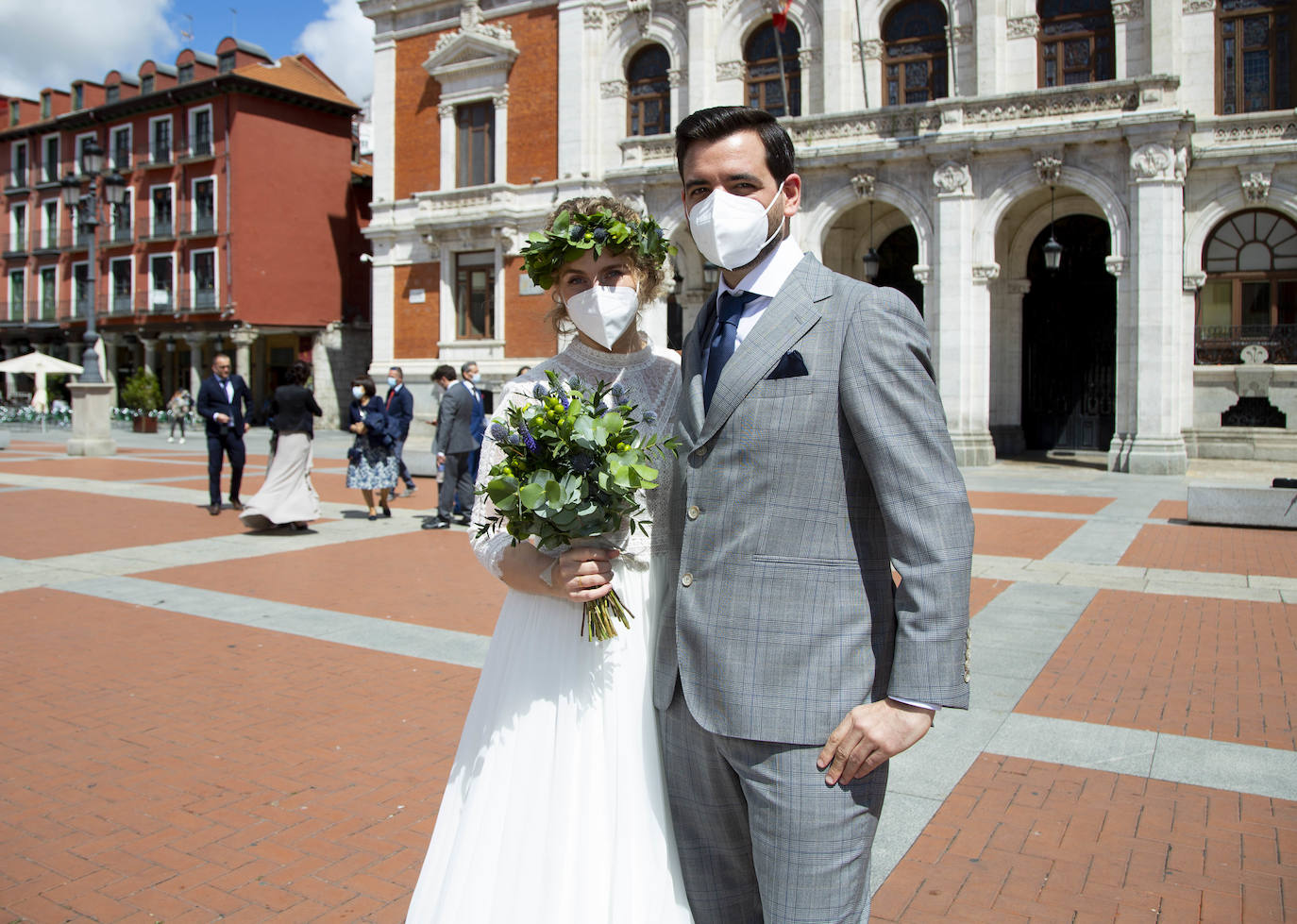 La pareja ha contraído matrimonio este viernes en el Ayuntamiento de Valladolid | La familia de la novia tuvo que seguir la ceremonia desde Holanda a través del teléfono móvil