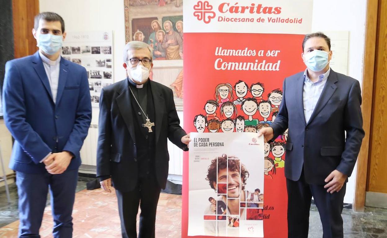 El arzobispo auxiliar de Valladolid, Luis Argüello, presentas junto a Cáritas de Valladolid la memoria anual, así como las iniciativas puestas en marcha para responder a la crisis social provocada por la COVID-19 en la provincia.
