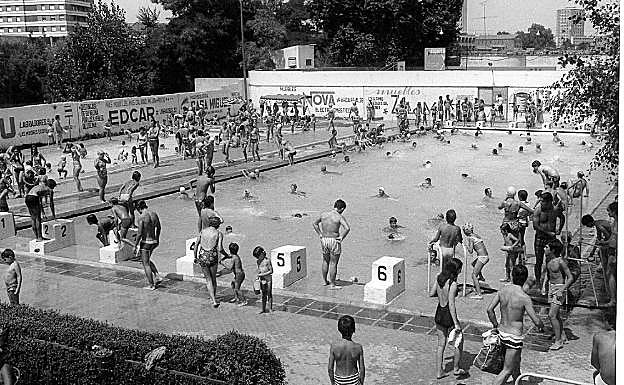 Imagen principal - Piscinas de vanguardia en las Moreras