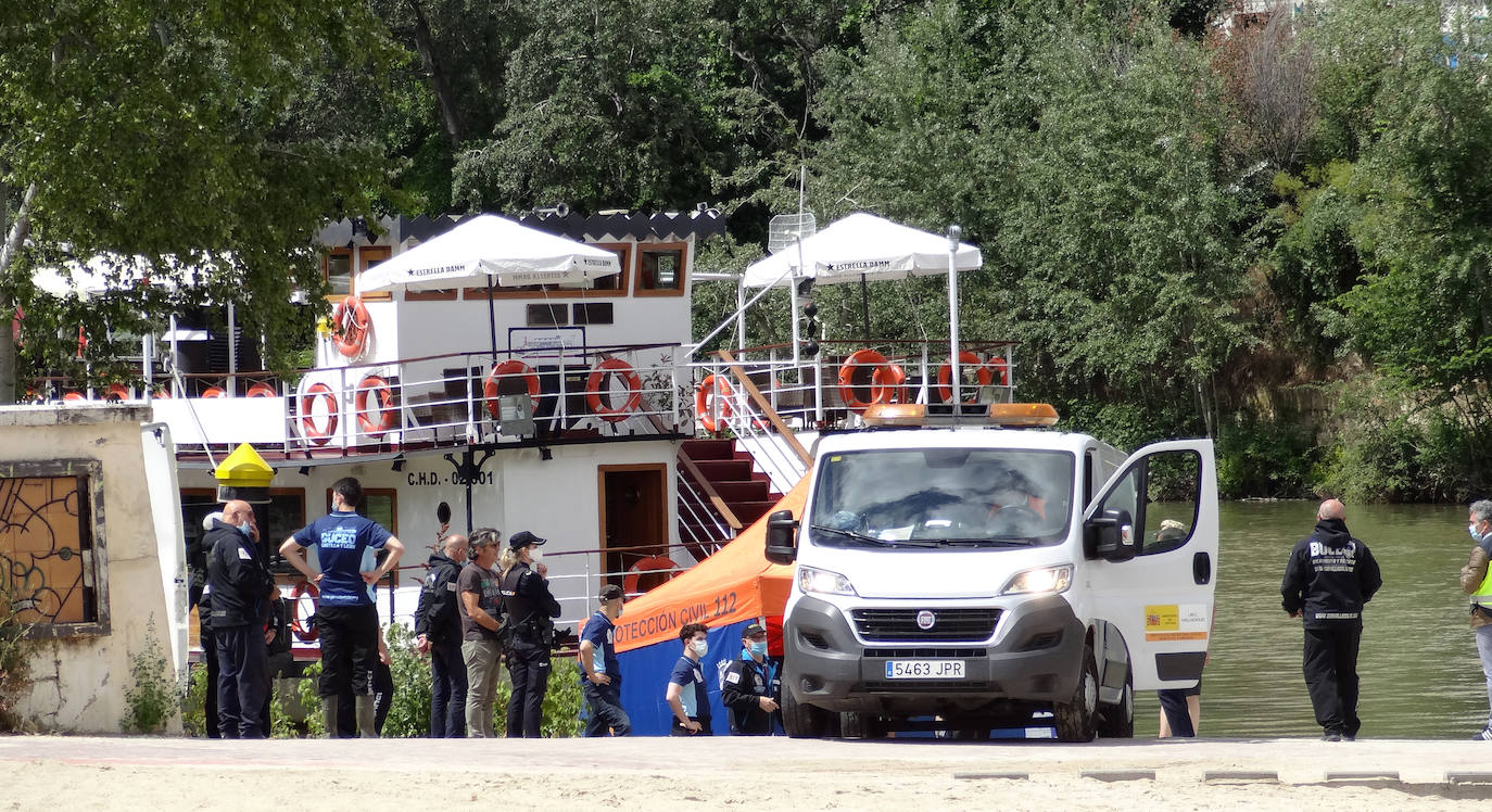 Fotos: Imágenes del rescate del cadáver del joven que desapareció el martes mientras cruzaba a nado el Pisuerga