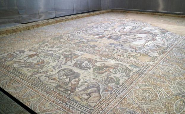 Mosaico principal de la villa romana de La Olmeda, uno de los recursos turísticos que abre sus puertas al visitante, 