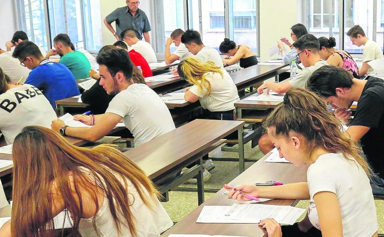 Exámenes de la EBAU en la Facultad de Ciencias.