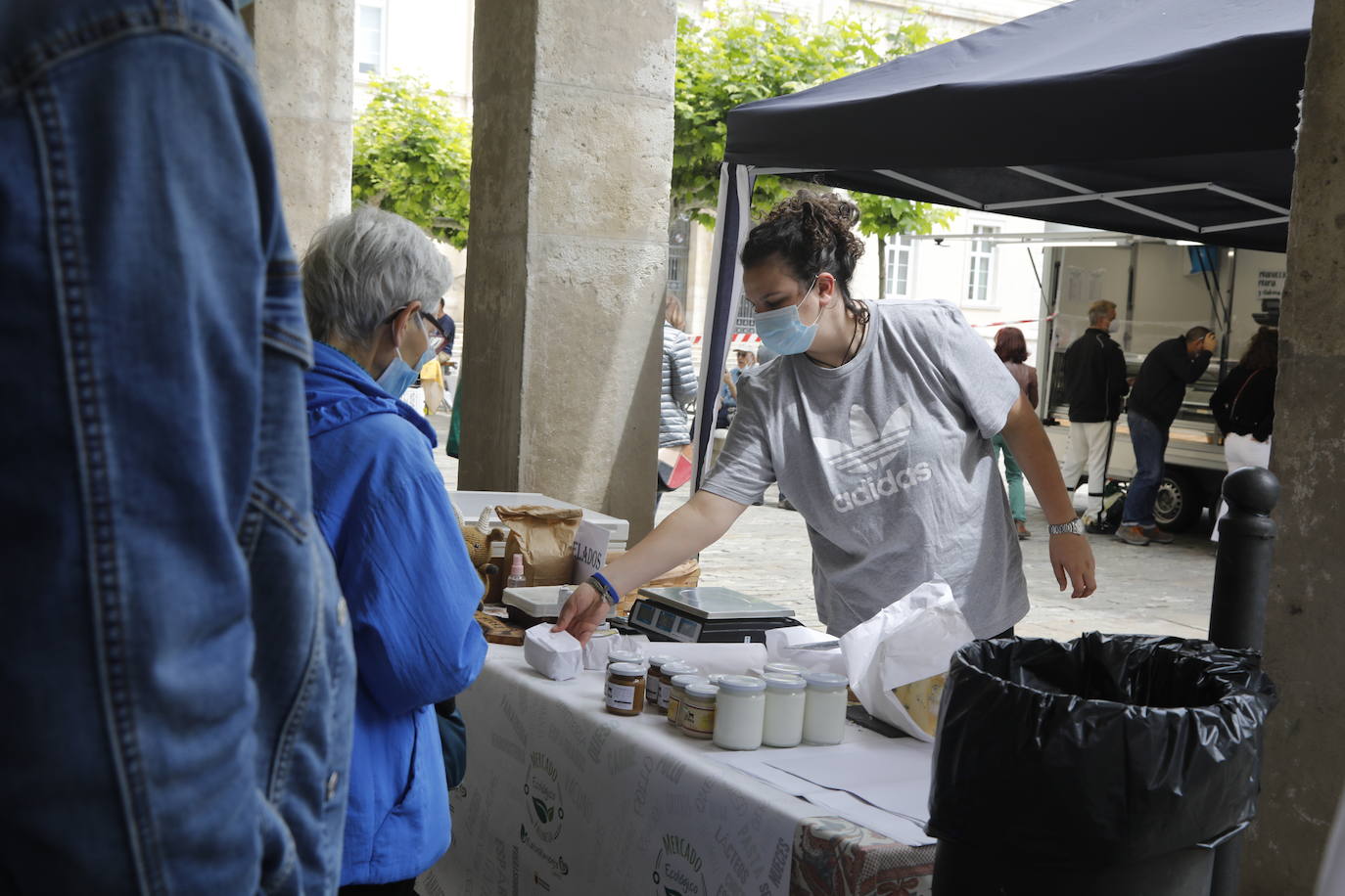 Fotos: El mercado ecológico de Palencia vuelve a la Plaza Mayor