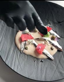 Imagen secundaria 2 - Coronavirus: Recetario para la cuarentena: La receta de Víctor Gutiérrez: un aperitivo con boquerones