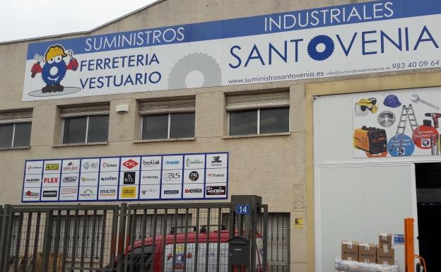 Instalaciones de Suministros Santovenia en el Polígono El Esparragal. 