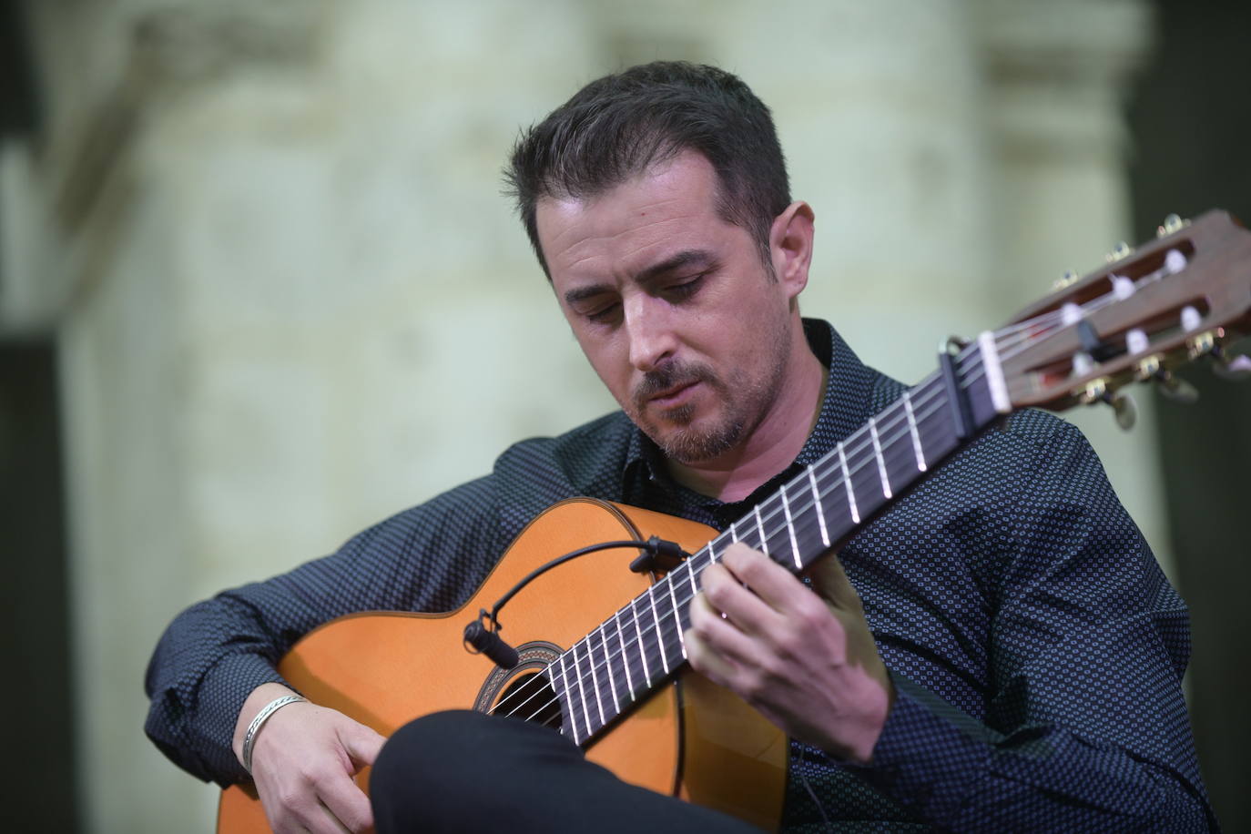 El guitarrista Raúl Olivar ha ofrecido esta tarde un concierto en el patio del museo. 
