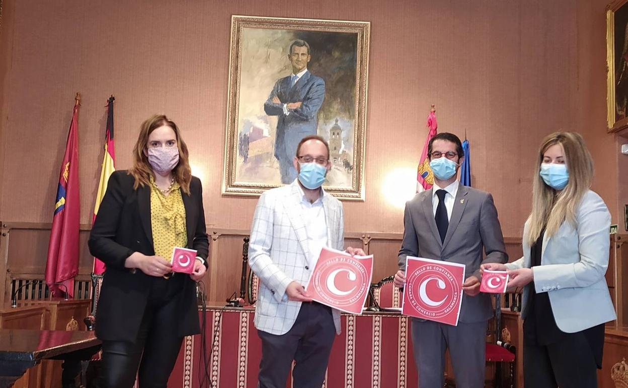 Beatriz Herrero, Marcos Iglesias, Emilio Checa y Laura Vicente durante la presentación del 'sello de confianza'.