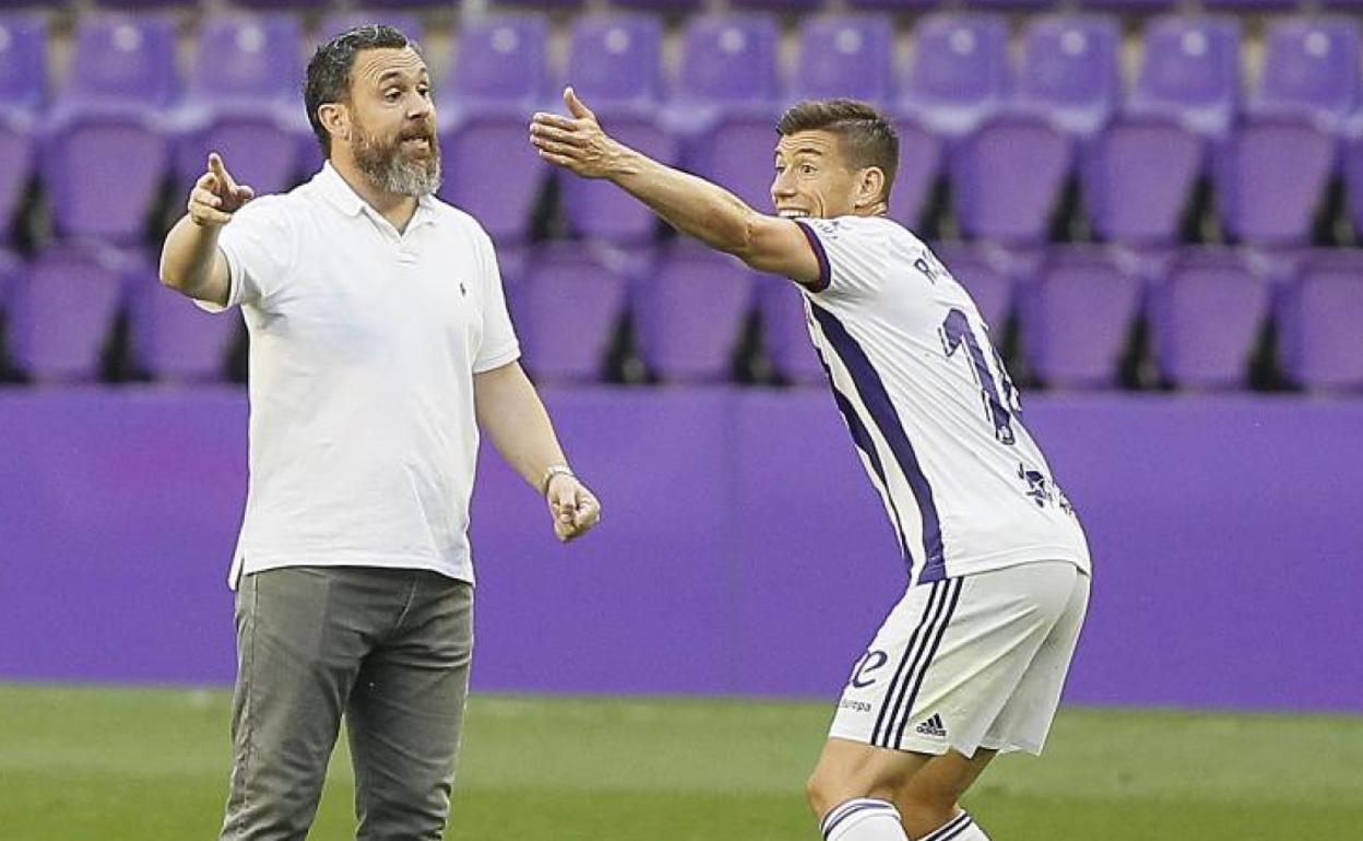 Sergio discute con Alcaraz durante el partido ante el Celta. 