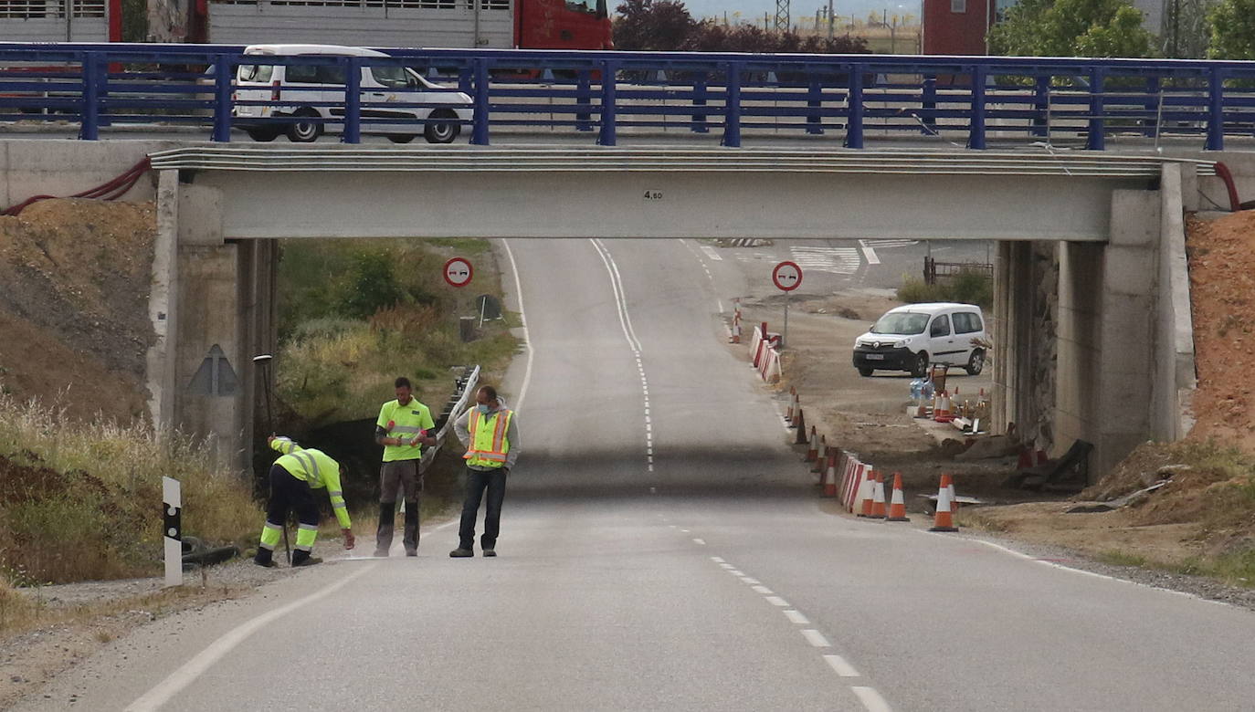 Corte de la carretera de Palazuelos para continuar con los trabajos en la SG-20.