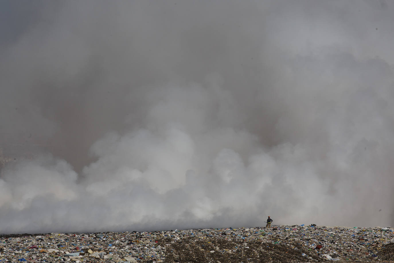 Fotos: Incendio en el vertedero de Villanubla (Valladolid)