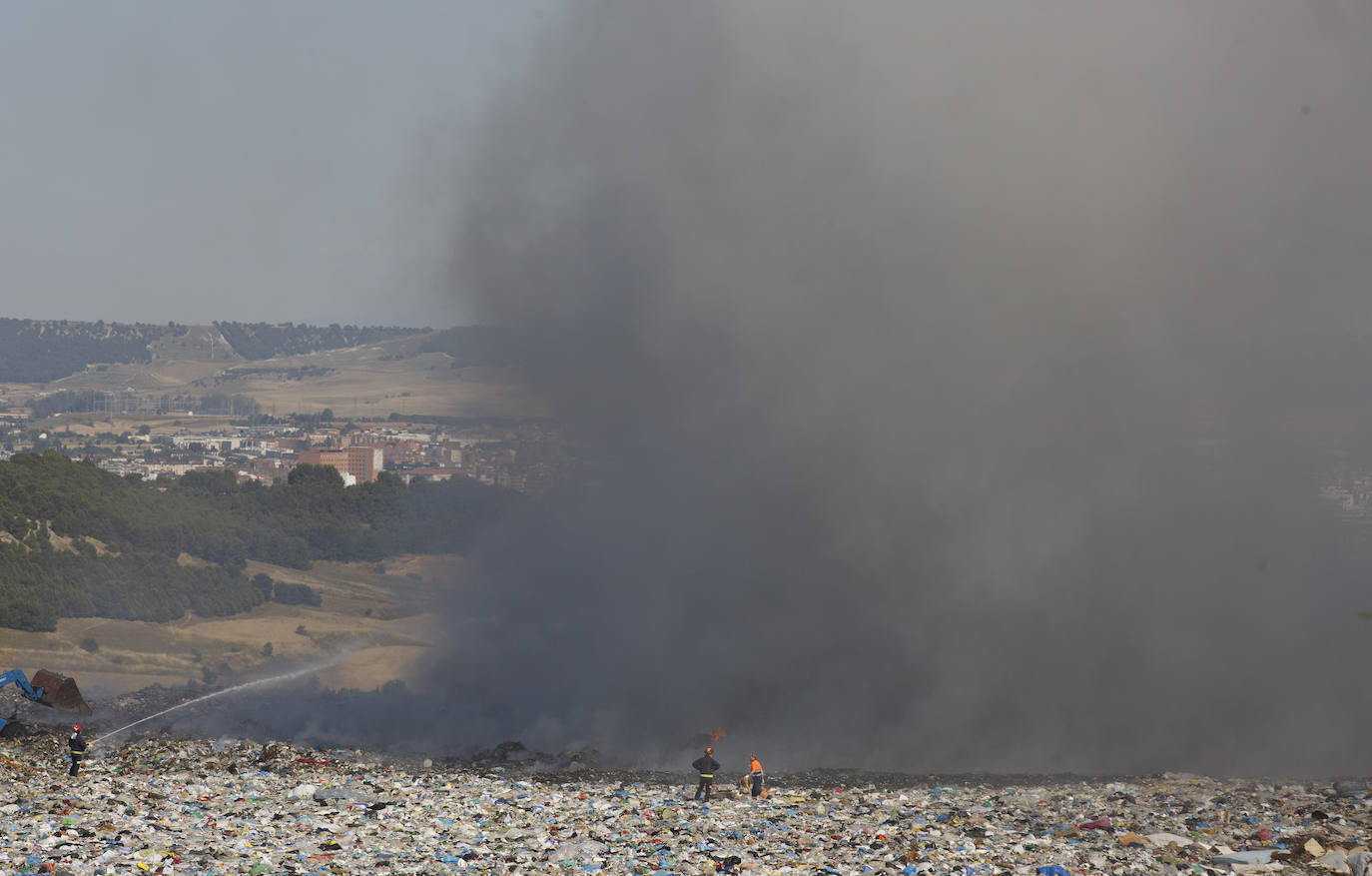 Fotos: Incendio en el vertedero de Villanubla (Valladolid)