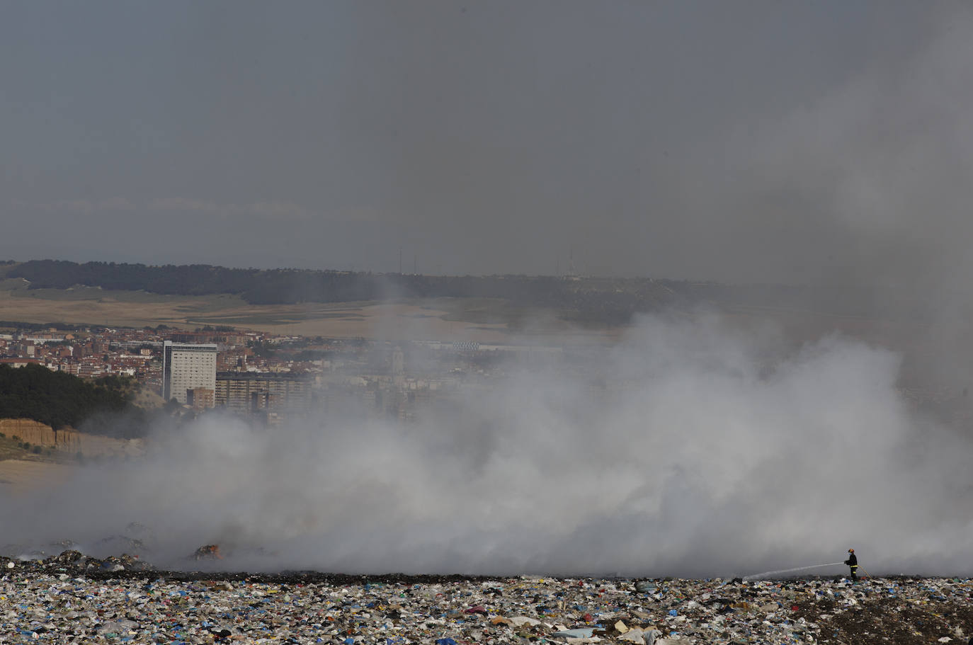 Fotos: Incendio en el vertedero de Villanubla (Valladolid)