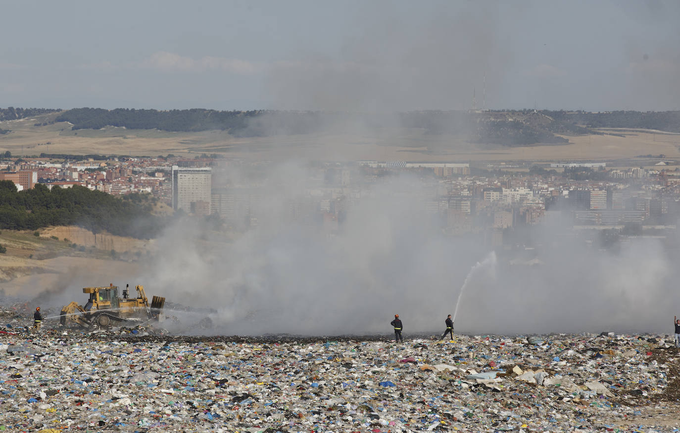 Fotos: Incendio en el vertedero de Villanubla (Valladolid)