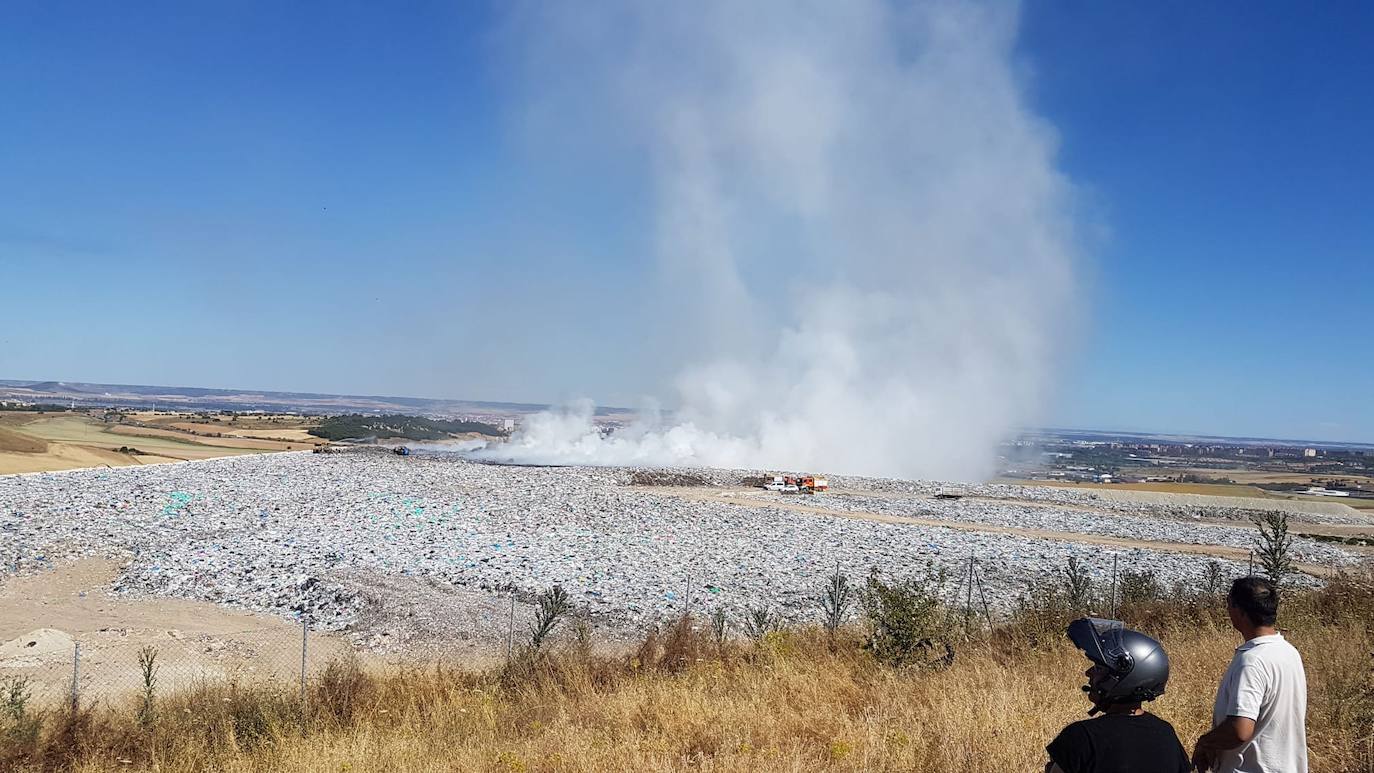 Fotos: Incendio en el vertedero de Villanubla (Valladolid)