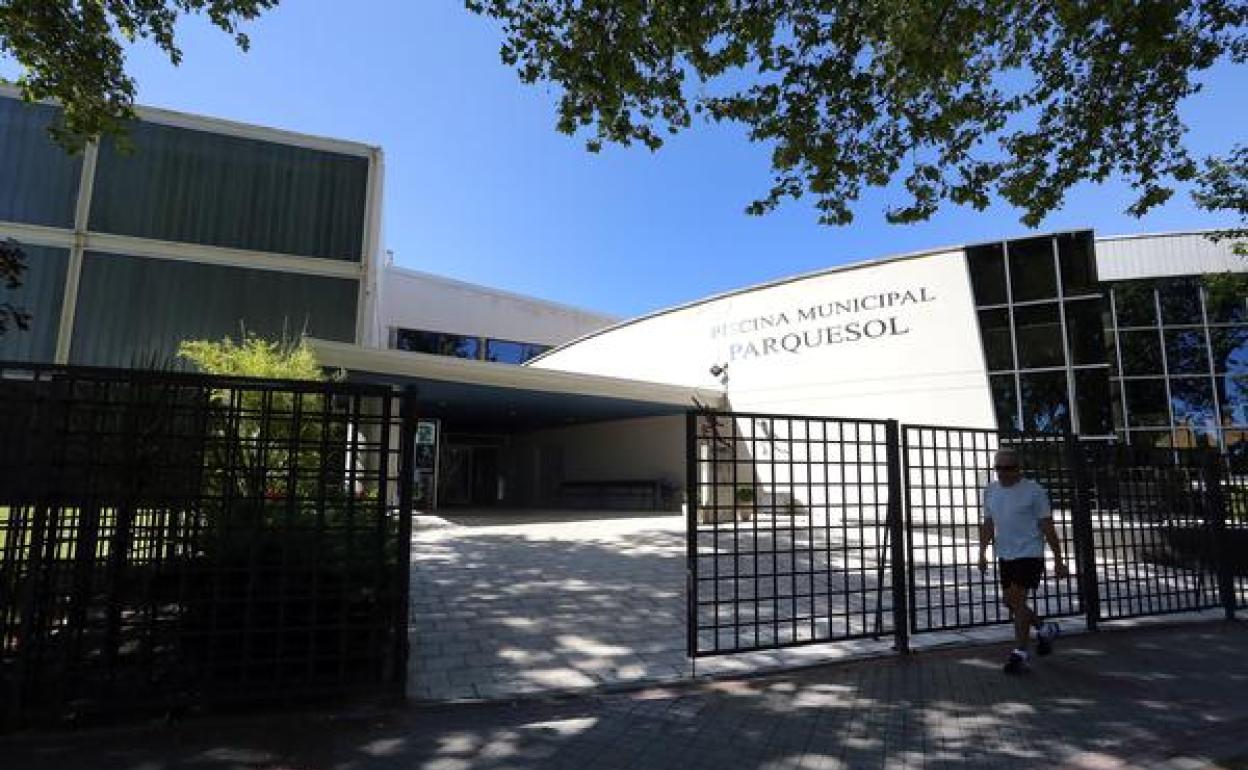 Entrada a la piscina municipal de Parquesol