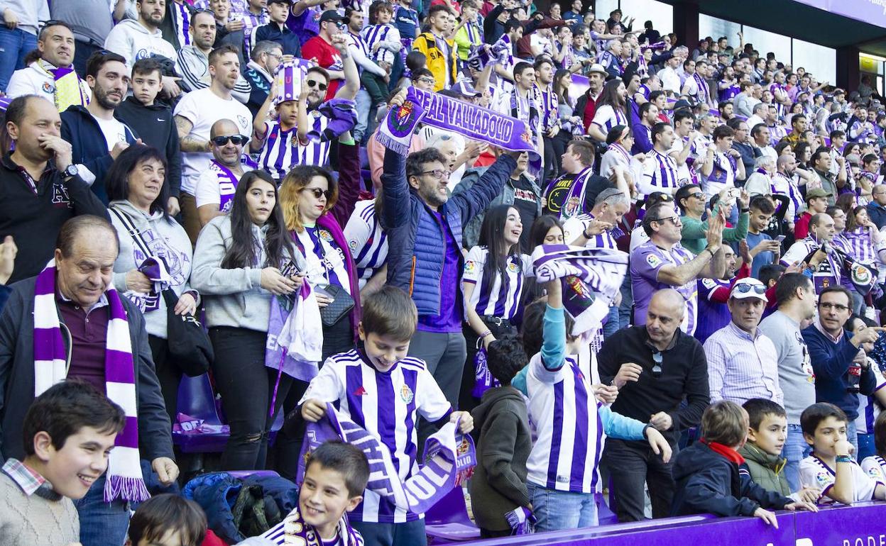 Público en las gradas del José Zorrilla. 